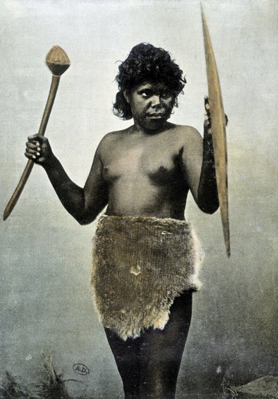 Australian aboriginaalivaimo, joka vastaa miehensä käsistä - autochrome tekijältä Unknown photographer