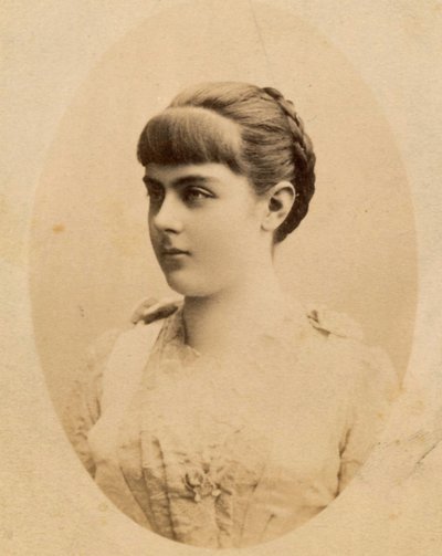 Paronitar Marie Alexandrine "Mary" von Vetsera (19. maaliskuuta 1871 - 30. tammikuuta 1889) (kuva) tekijältä Unknown photographer