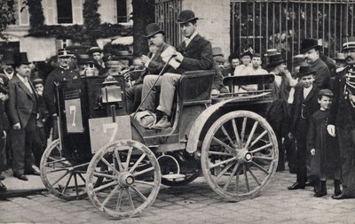 Kilpailijoilla on hevoseton autokilpailu, auto tekijältä Unknown photographer
