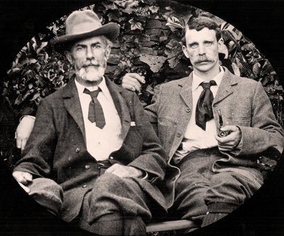 Edward Carpenter ja hänen kumppaninsa George Merrill, noin 1900 (s/w-kuva). tekijältä Unknown photographer