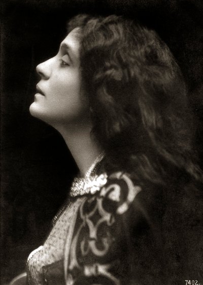 Eleonora Duse - muotokuva profiili tekijältä Unknown photographer