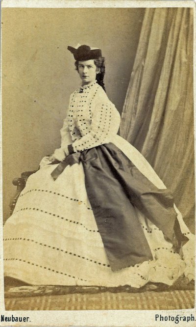 Elisabeth, Itävallan keisarinna ja Unkarin kuningatar (24. joulukuuta 1837 - 10. syyskuuta 1898) (kuva) tekijältä Unknown photographer