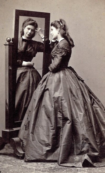 Franziska Feifalik, o.s. Rösler, Rössler tai Angerer, tunnettu nimellä Fanny. tekijältä Unknown photographer