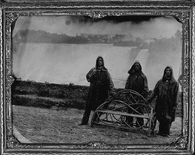 Ryhmämuotokuva Niagaran putouksilla, n. 1855 (koko lautanen ambrotye) tekijältä Unknown photographer