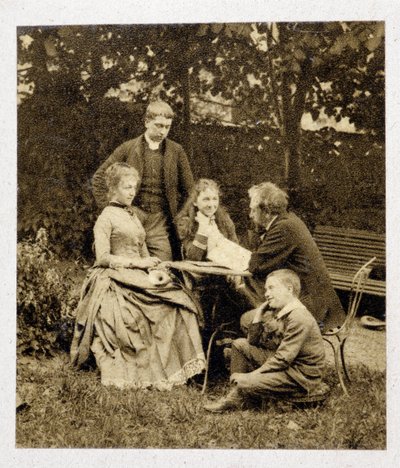 Gustave Eiffel perheen kanssa. Valokuvaus 1882 tekijältä Unknown photographer