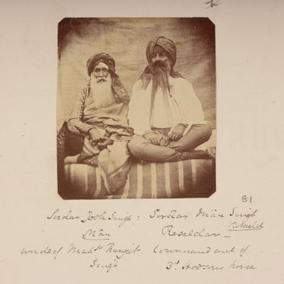 Ranjit Singhin kotikaupungin päälliköitä: hänen setänsä Jodh Singh Mann (vas.) ja Man Singh Vuraich, Gujranwala, noin 1860 (s/w-kuva). tekijältä Unknown photographer
