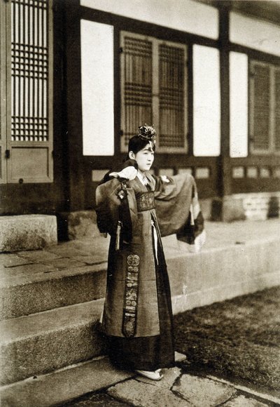 Kusang Coreenne tanssija (1800-luvun loppu). tekijältä Unknown photographer