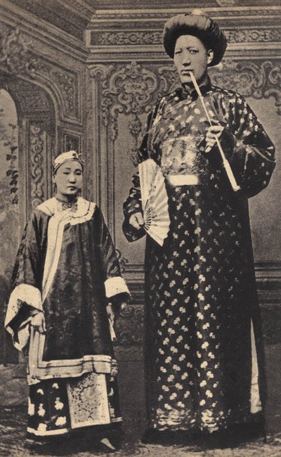Les Monsters, Kiinan jättiläinen. Valokuvaus, 1800-luvun loppu, Pariisi. Yksityinen kokoelma. tekijältä Unknown photographer