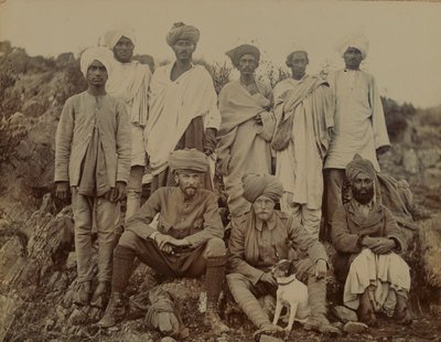 Luutnantti S Edwardes koiransa Biddyn kanssa, noin 1895 tekijältä Unknown