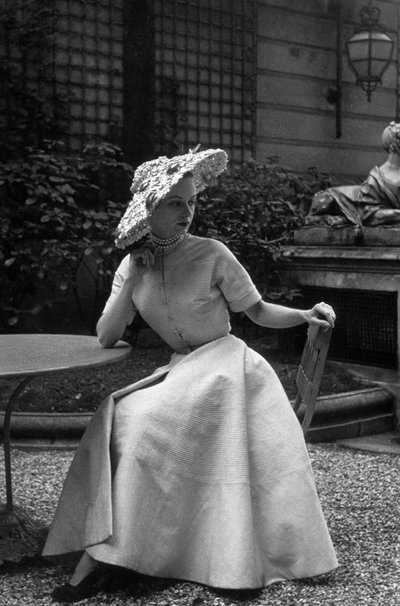 Mode Dior vuonna 1948: Dior (kuva): Robe "New Look" de Christian Dior (kuva) tekijältä Unknown photographer