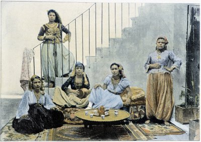 Algerialaiset maurilaiset naiset juomassa teetä - autokromi, 1800-luvun loppu tekijältä Unknown photographer