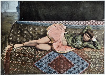 Persialainen Teheranin haaremissa - valokuvaus, 1800-luvun loppu tekijältä Unknown photographer
