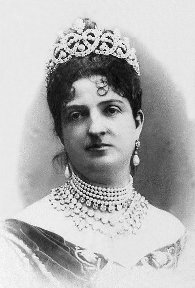 Margarita of Savoy Genes (1851-1926), Italian kuningatar (1878-1900) ja Italian kuninkaan Humbert I:n vaimo muotokuva. tekijältä Unknown photographer