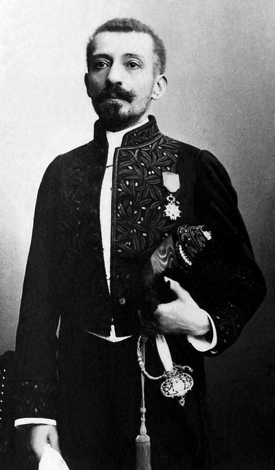 Pierre Lotin (1850-1923), kirjailijan ja Ranskan laivaston upseerin muotokuva akateemisessa asussa. tekijältä Unknown photographer