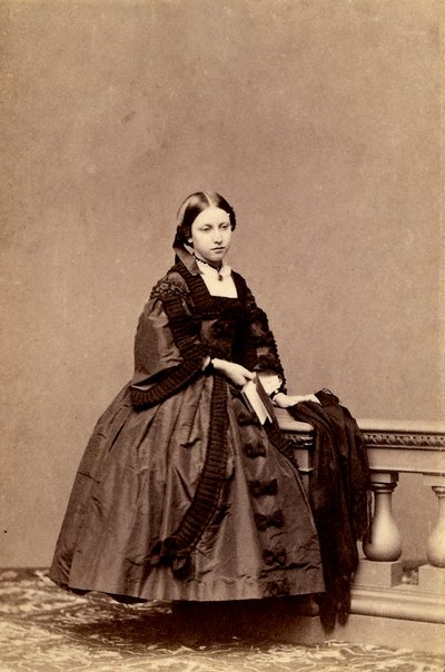 Muotokuva Englannin prinsessa Helenistä, tulevasta Schleswig-Holsteinin prinsessasta. tekijältä Unknown photographer