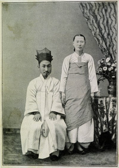 Muotokuva Coreen-virkailijasta ja hänen vaimostaan 1800-luvun lopulla. tekijältä Unknown photographer