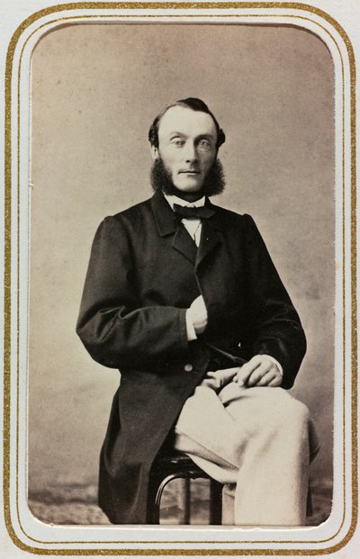 Miehen muotokuva, carte de visite; kannessa merkintä "Robert Ditzinger (1826-1891)". tekijältä Unknown photographer