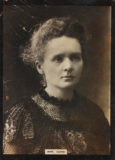 Kemisti ja fyysikko Marie Sk#322;odowska-Curie (1867-1934), Pierre Curien vaimo, Nobelin fysiikan palkinto 1903 miehensä kanssa ja kemian palkinto 1911. tekijältä Unknown photographer