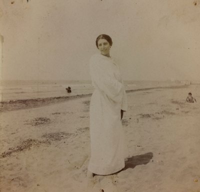 Muotokuva Forte dei Marmin rannalla Versiliassa, n.1910 (kuva). tekijältä Unknown photographer