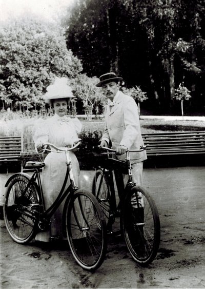 Vladimir Dmitrievich Nabokov (1870-1922) ja Elena Ivanovna Rukavishnikova (1876-1939), Nimetön. Valokuvaaja tekijältä Unknown photographer
