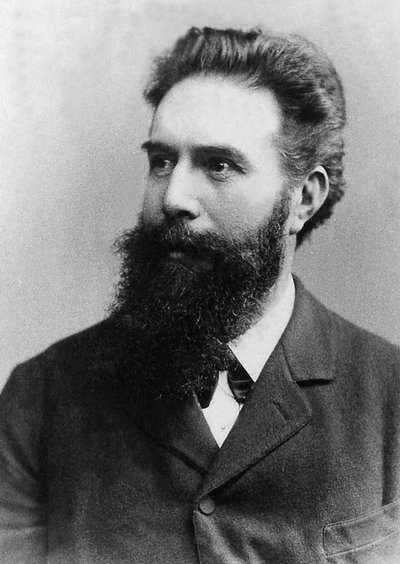 Wilhelm Conrad Röntgen tekijältä Unknown photographer