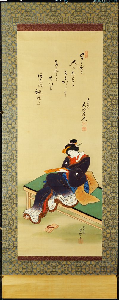 Nainen istuu penkillä kädessään runokortti, n. 1855 tekijältä Utagawa Kunisada