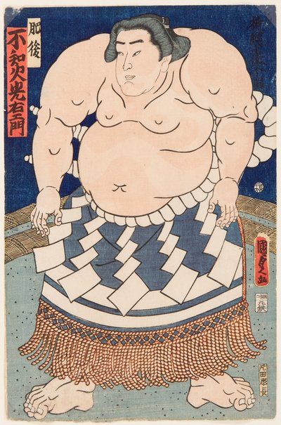 Muotokuva sumopainijasta Shiranui Mitsuemonista (1825-1879) rituaaliesiliinalla. Painos Utagawa Kunisada II (1823-1880) tekijältä Utagawa Kunisada II