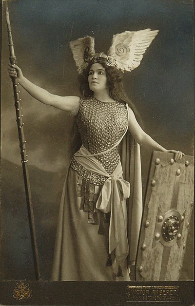 Madame Charles Cahier Brunhilden roolissa Valkyrie-elokuvassa. tekijältä Victor Angerer