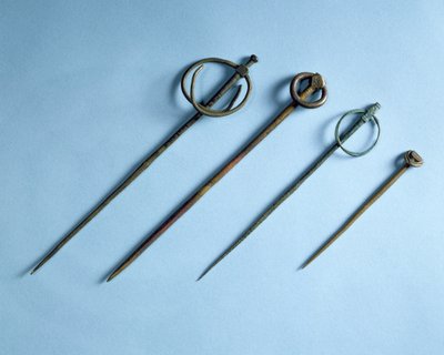 Hiuspinnejä, viikinkiaika, n.9.-11. vuosisata (pronssi) tekijältä Viking