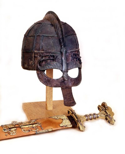 Viikinkikypärä ja miekka. Statens Sjohistoriska, Tukholma. tekijältä Viking Viking