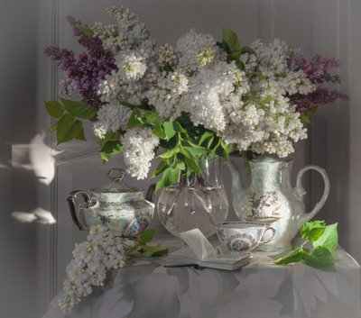 Kevään syreenit ja teeaika tekijältä Viktor Cherkasov