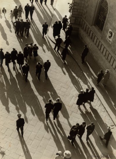 Ilmakuva ruuhkaisesta kadusta, noin 1938 (s/w-kuva). tekijältä Vincenzo Balocchi