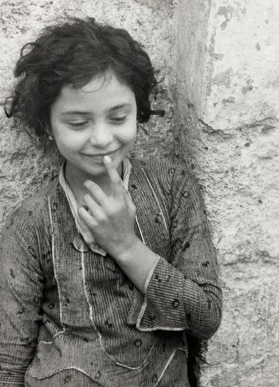 Lapsen muotokuva Egeanmeren risteily - Zara, Ateena, Rodos ja Tripoli -albumista, toukokuu 1934 (s/w-kuva). tekijältä Vincenzo Balocchi