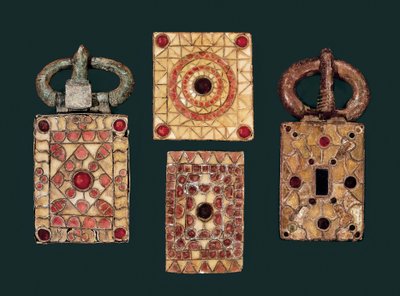 Metalliset korvakorut kullalla ja granaatilla koristeltu, 700-luku (kulta ja granaatti) tekijältä Visigothic