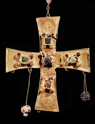 Torredonjimenon risti (metalli upotekoristeinen jalokivillä ja kukkakoristeilla, 6.-7. vuosisata) tekijältä Visigothic