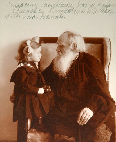 Venäläinen kirjailija Leo Tolstoi tyttärentyttärensä Tatjana, Yasnaya Polyana, Venäjä, 1910. tekijältä Vladimir Grigorievich Chertkov