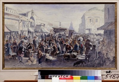 Kirpputori Moskovassa (Venäjä) (The Second Hand Market In Moscow). Katukuva, jossa hahmoja tahraisissa ja paikallisissa vaatteissa, jotkut syövät kasarmin edessä olevissa pöydissä, toiset katselevat tarjolla olevia tavaroita, toiset piiloutuvat tekijältä Vladimir Yegorovich Makovski