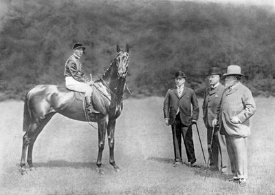 Minoru Derby ja 2000 Guineas voittaja, 1909 1938 tekijältä W. W. Rouch