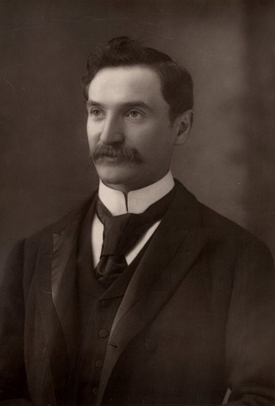 ""Solomon Joseph Solomon (1860-1927) englantilainen muotokuva- ja seinämaalari. Ensimmäisessä maailmansodassa hän esitteli naamioinnin käytön Britannian armeijassa. (woodburytyyppi) tekijältä W. and D. (after) Downey