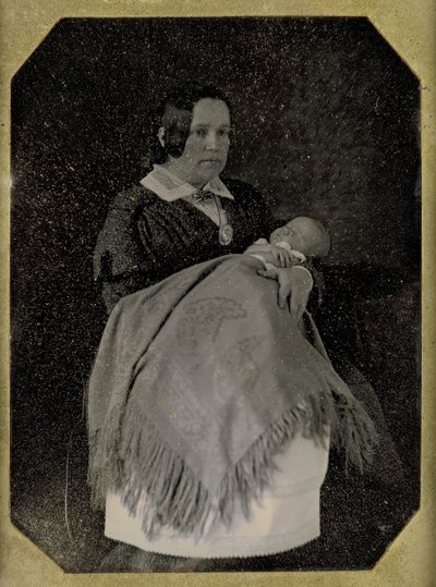 La senyora Thomas Ustick Walter i el seu fill difunt, ca. 1846. Creadors: W. & F. Langenheim, William Langenheim.finnish tekijältä William and Frederick Langenheim