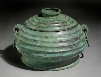 Rituaaliruokaastia tai gui (pronssi) tekijältä Western Zhou Dynasty Chinese School