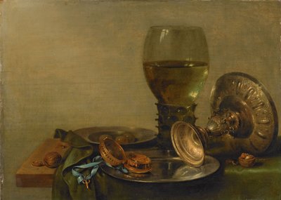 Asetelma hopeisen Tazzan kanssa tekijältä Willem Claesz. Heda