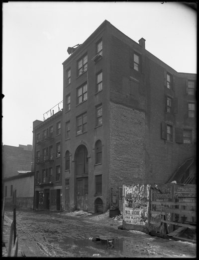 63 Downing Street, New York City, 18. helmikuuta 1916 tekijältä William Davis Hassler