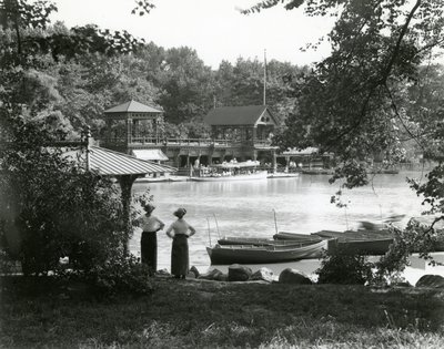 Central Park Boat House, n. 1910-21 tekijältä William Davis Hassler