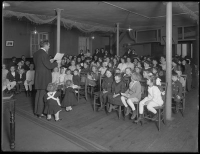 Pyhäkoulutunti baptistikirkossa osoitteessa 235 E. 83rd Street, New York City, 27. helmikuuta 1916 tekijältä William Davis Hassler