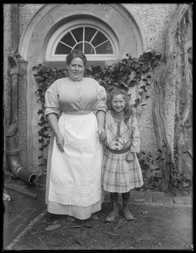 Washington Irvingin talonmies Irvington-on-Hudsonin Washington Irving Housessa, noin 1913. tekijältä William Davis Hassler