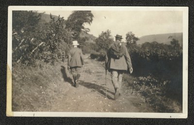 Ralph Vaughan Williams ja Gustav Holst kävelemässä Malvern Hillsillä, syyskuu 1921 (m/v kuva) tekijältä William Gillies Whittaker