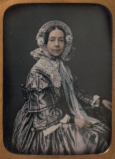 Istuva keski-ikäinen kauniisti pukeutunut nainen, 1854-60. tekijältä William Hardy Kent