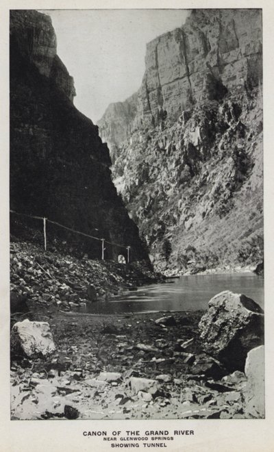 Coloradon kanjonit: Grand Riverin kanjoni, lähellä Glenwood Springsiä, näkyy tunneli (m/v kuva) tekijältä William Henry Jackson
