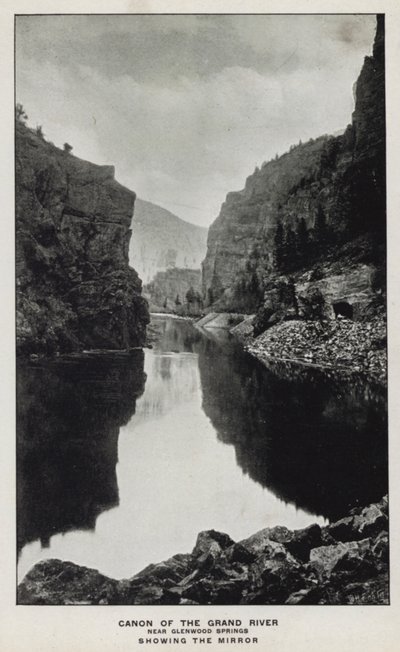 Coloradon kanjonit: Grand Riverin kaanoni, lähellä Glenwood Springsiä, näkyy peili (m/w kuva) tekijältä William Henry Jackson